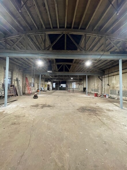 More Photos Of 3162 W Grand Ave, Chicago Warehouse For Lease