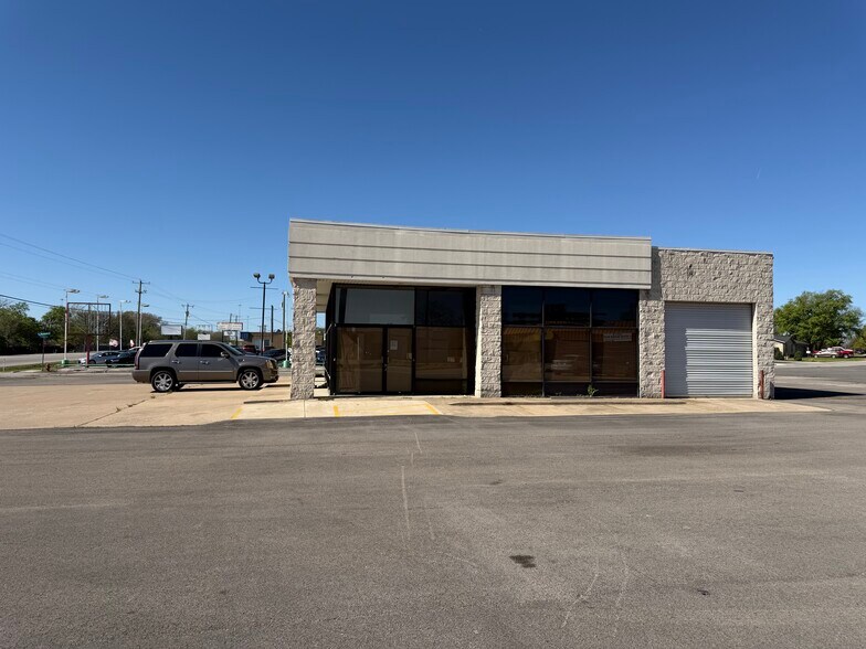 More Photos Of 8051 Boulevard 26, North Richland Hills Flex For Sale