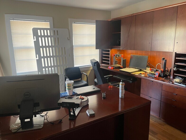 More Photos Of 303 Bridgeway Ave, Old Hickory Office For Sale