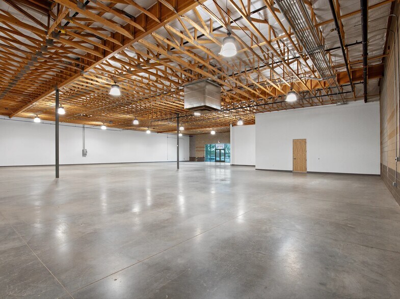 More Photos Of 7421 S 89th Pl, Mesa Showroom For Lease