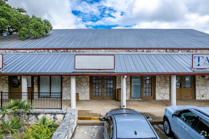 More Photos Of 2950 Thousand Oaks Dr, San Antonio Unknown For Lease