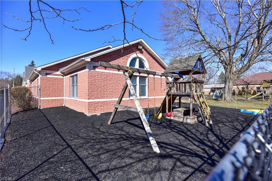 More Photos Of 8790 E Market St, Warren Medical For Sale