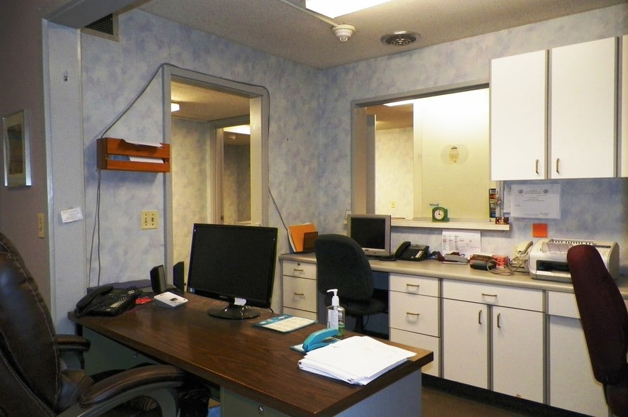 More Photos Of 1524 Atwood Ave, Johnston Medical For Lease