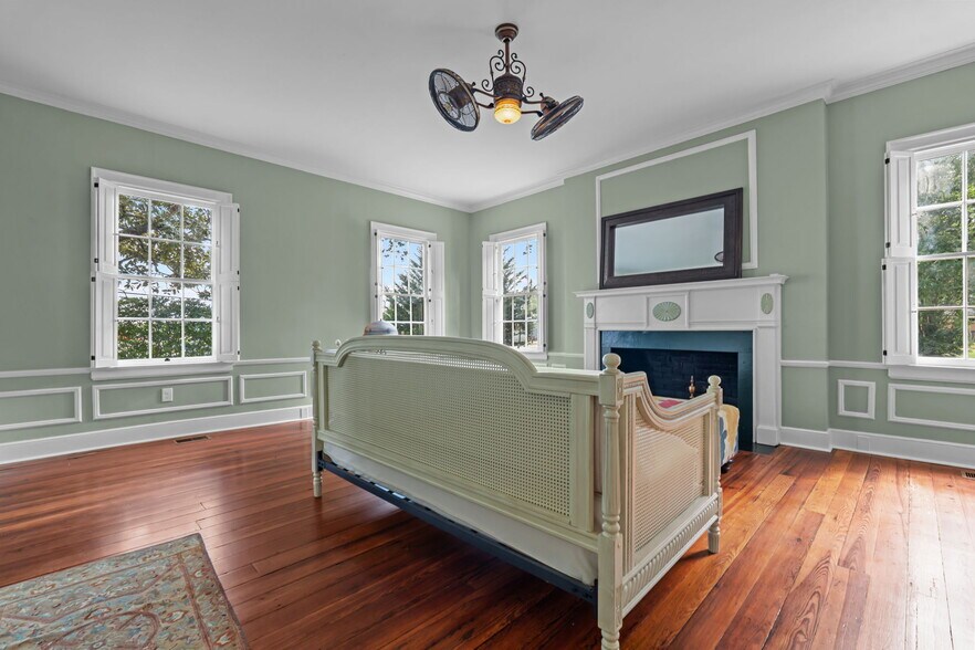 More Photos Of 202 W Main St, Sanford Office Residential For Lease