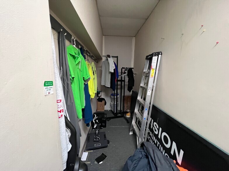 More Photos Of 1058-1068 Country Club Rd, Columbus General Retail For Sale