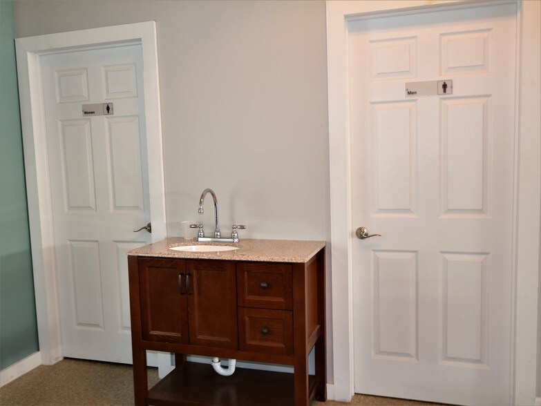 More Photos Of 1523 Parkway Ave, Ewing Showroom For Lease