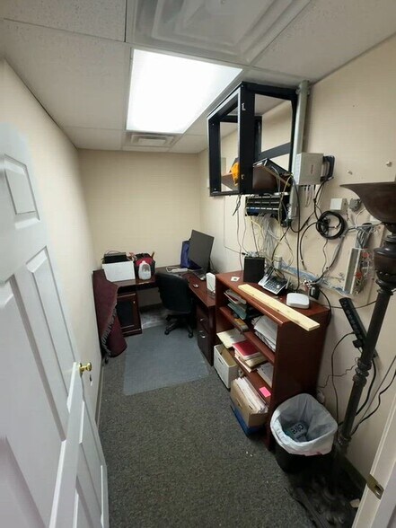 More Photos Of 211 E Market St, New Albany Office For Lease