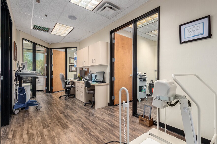More Photos Of 4045 E Union Hills Dr, Phoenix Medical For Lease