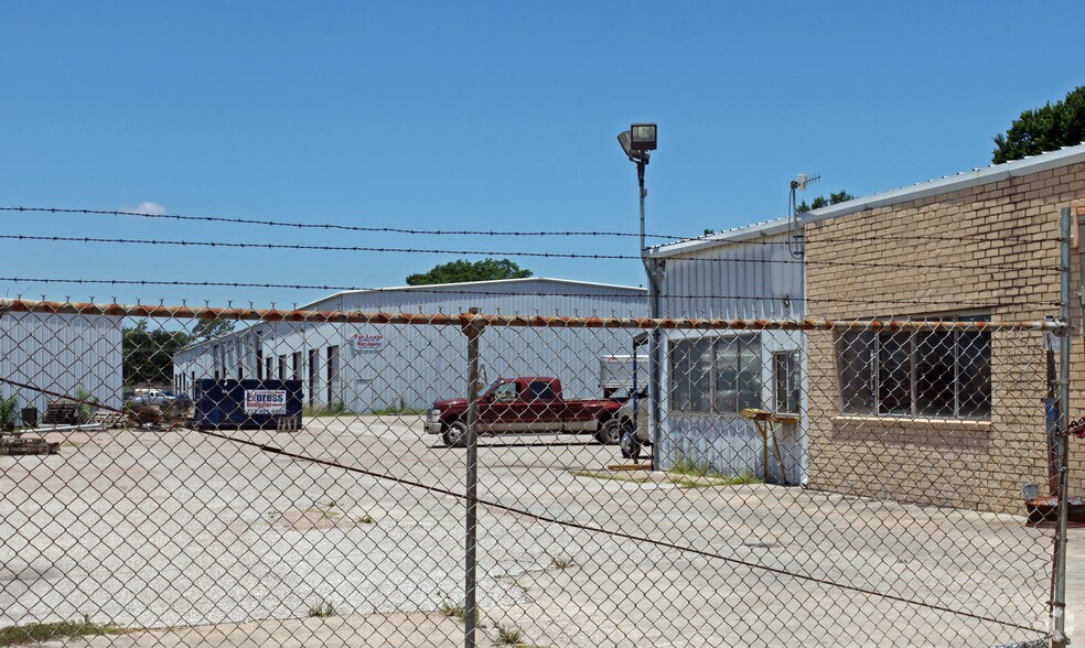 More Photos Of 1505 Brittmoore Rd, Houston Warehouse For Lease