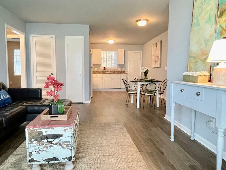 More Photos Of 11 Eumar Ct NW, Center Point Apartments For Sale