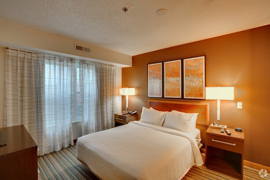 More Photos Of 8018 Delaware Pl, Merrillville Hotel For Sale