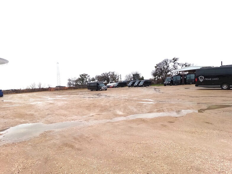More Photos Of 2230 Joe Field Rd, Dallas Office For Lease