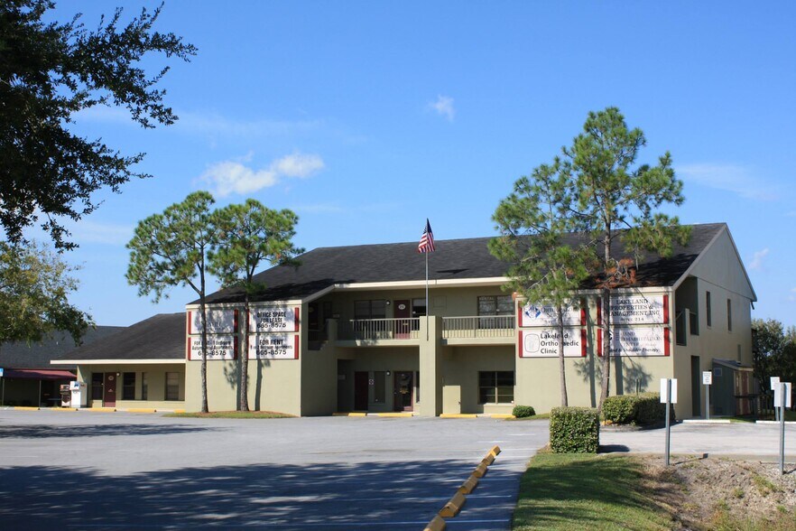 More Photos Of 2000 E Edgewood Dr, Lakeland Office For Lease