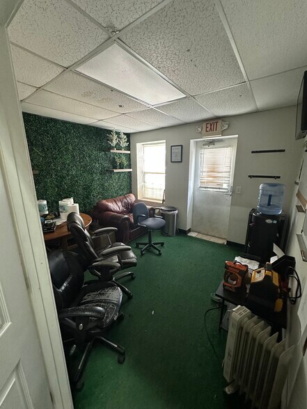 More Photos Of 771 Shallowford Rd, Marietta Flex For Lease