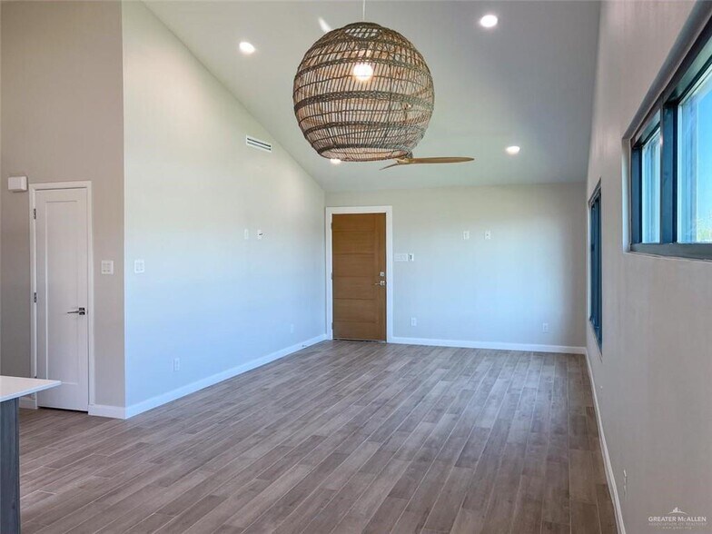 More Photos Of 612 Oriole Rd, Weslaco Apartments For Sale