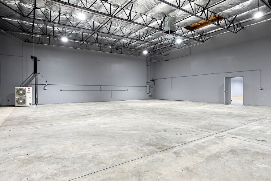 More Photos Of 2701 Crimson Canyon Dr, Las Vegas Light Manufacturing For Sale