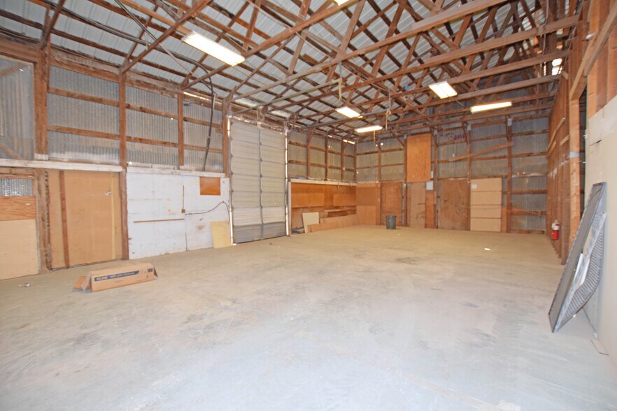 More Photos Of 302 Industrial Ave, Odessa Warehouse For Sale