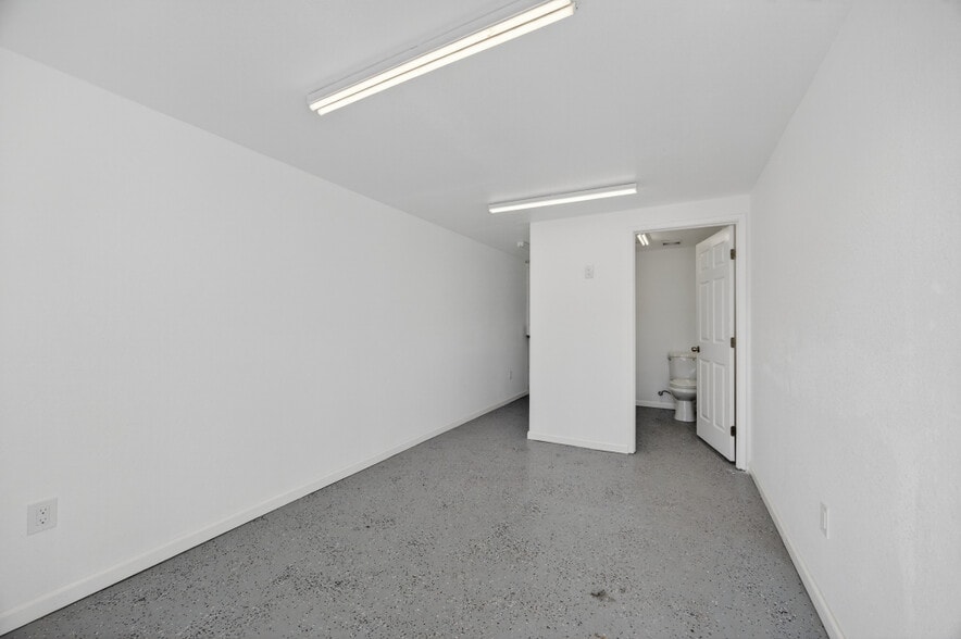 More Photos Of 1110 Ramirez St, Marysville Auto Dealership For Sale