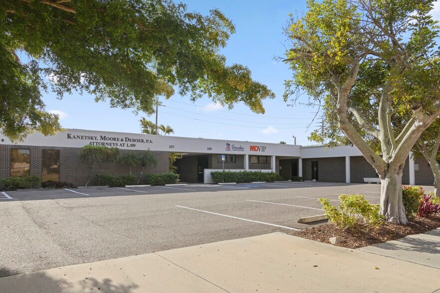 More Photos Of 227-233 Nokomis Ave, Venice Office For Sale