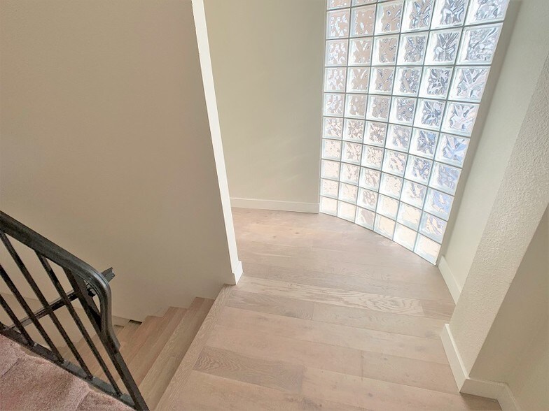 More Photos Of 935 N Vignes St, Los Angeles Auto Dealership For Lease