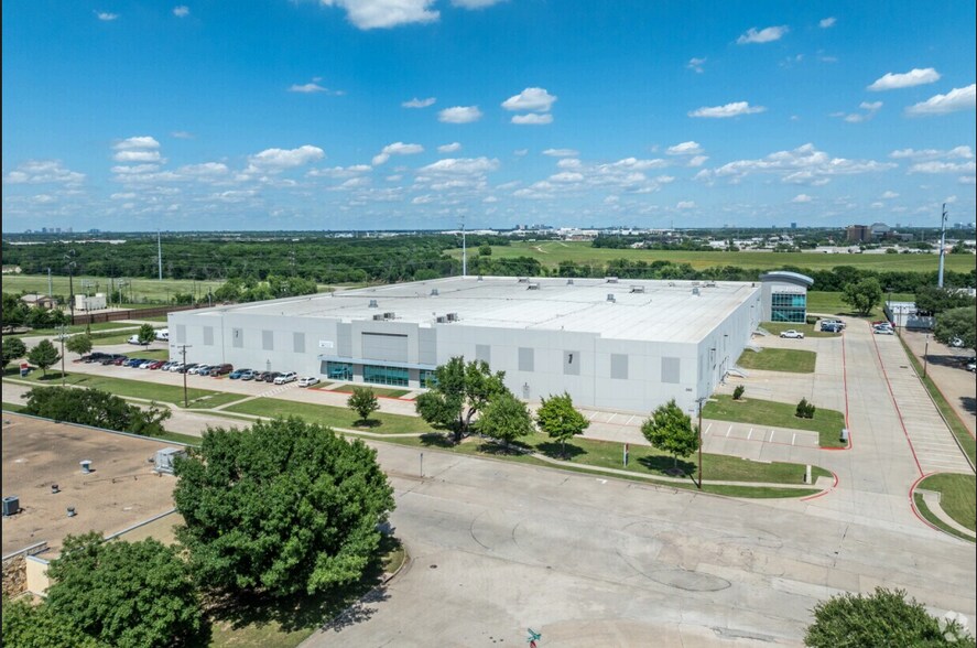 Primary Photo Of 2040 Century Center Blvd, Irving Manufacturing For Sale
