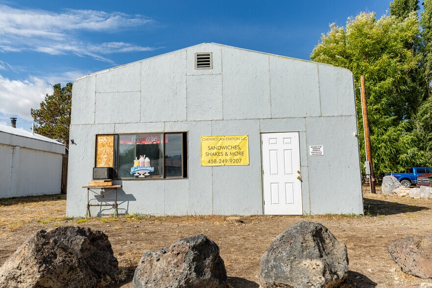 More Photos Of 331 OR-31, Paisley Restaurant For Sale