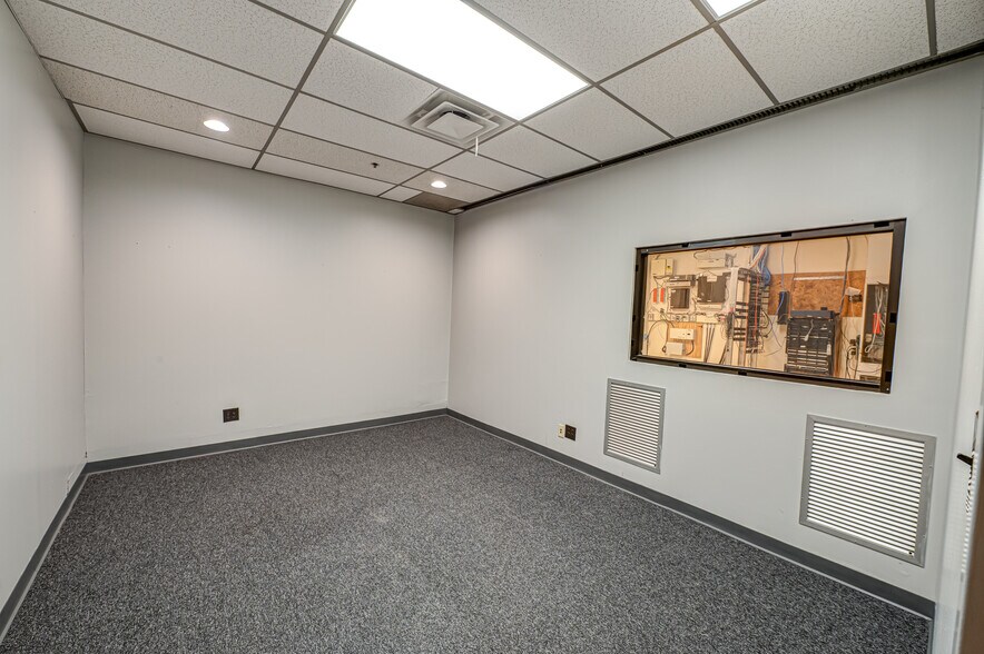 More Photos Of 1800 Ocean Ave, Ronkonkoma Light Distribution For Lease