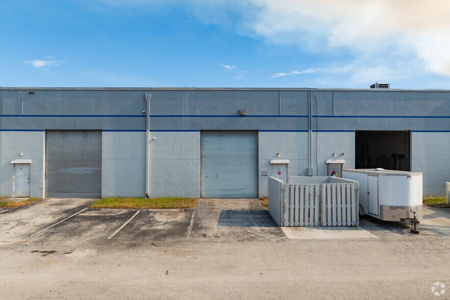 More Photos Of 6601 Lyons Rd, Coconut Creek Warehouse For Lease