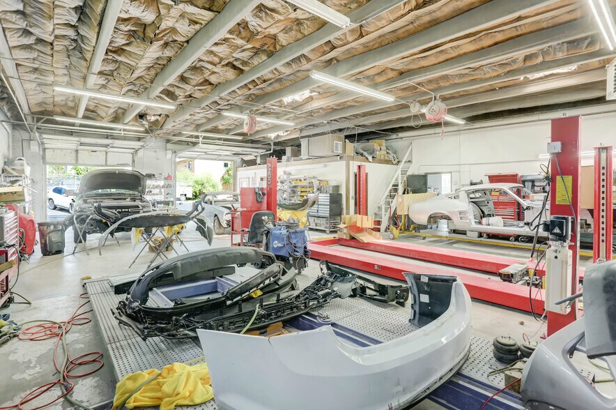 More Photos Of 8537 S Reed St, Littleton Auto Repair For Sale