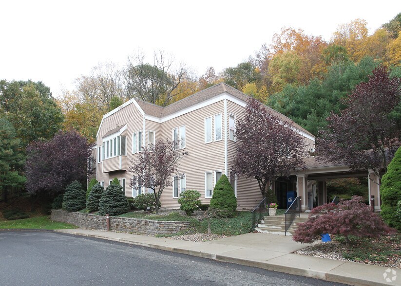 More Photos Of 321 Main St, Farmington Office For Lease