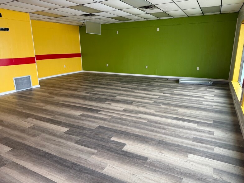 More Photos Of 201-211 Kates Blvd, Millville Freestanding For Lease