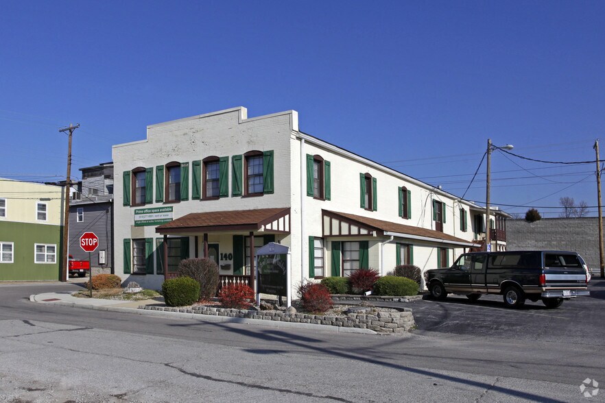 More Photos Of 140 Iowa Ave, Belleville Office For Lease