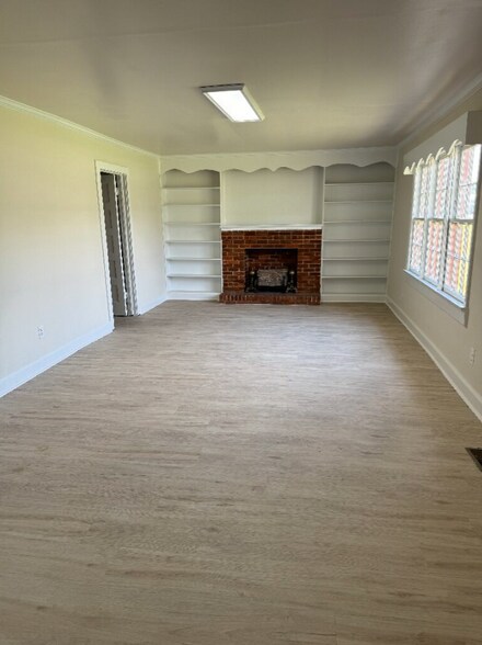 More Photos Of 506 General Courtney Hodges Blvd, Perry Coworking Space