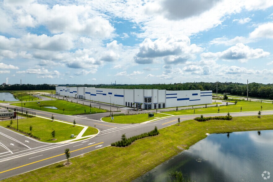 More Photos Of 1511 Zoo Pky, Jacksonville Distribution For Lease