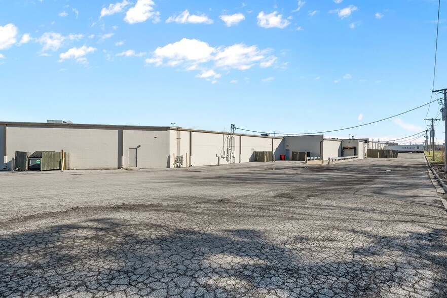More Photos Of 1-125 Plaza Dr, Fairview Heights Storefront For Lease