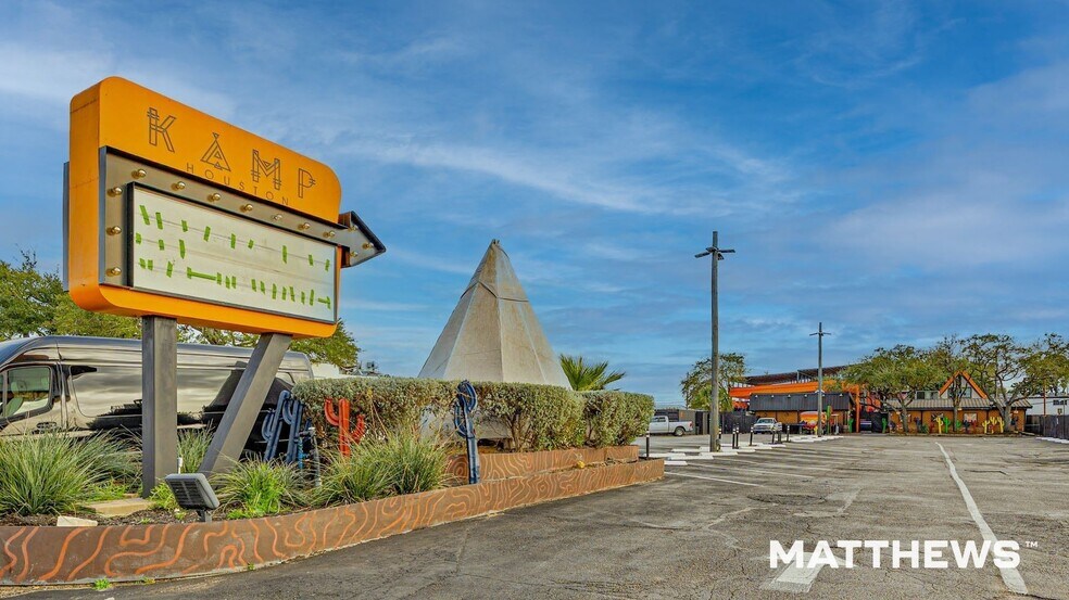 Primary Photo Of 6025 Westheimer Rd, Houston Restaurant For Lease