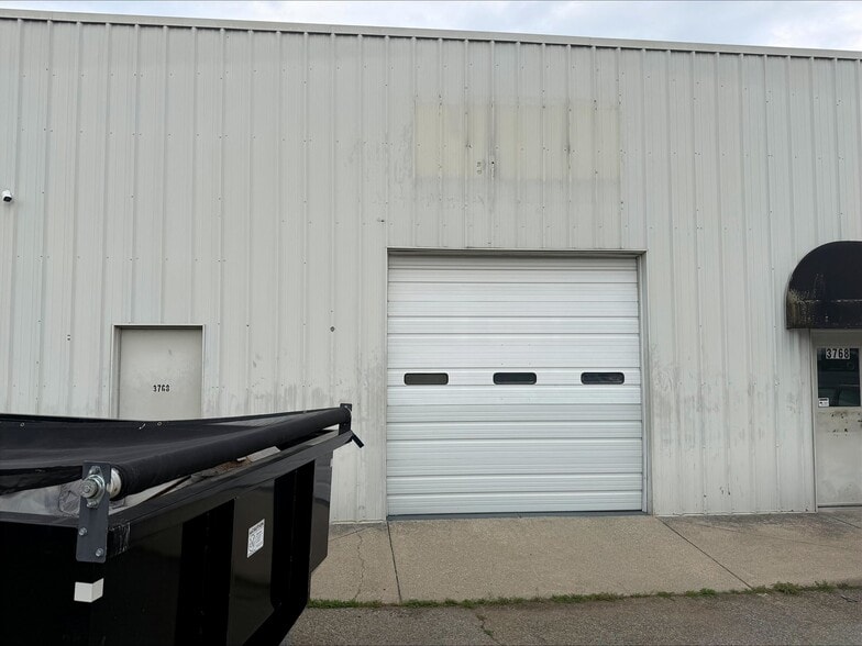 More Photos Of 3768 Peters Creek Rd SW, Roanoke Flex For Lease