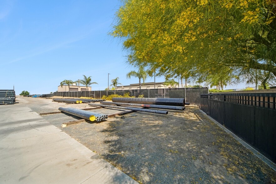 More Photos Of 19459 Flightpath Way, Bakersfield Warehouse For Lease