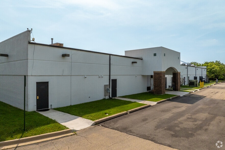 More Photos Of 402-440 N Weber Rd, Romeoville Freestanding For Sale