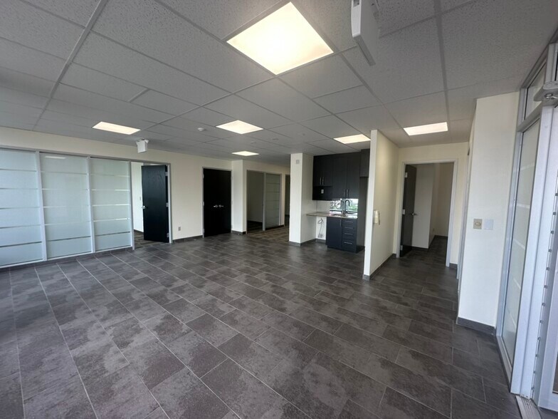 More Photos Of 1296 Carling Ave, Ottawa Office For Lease