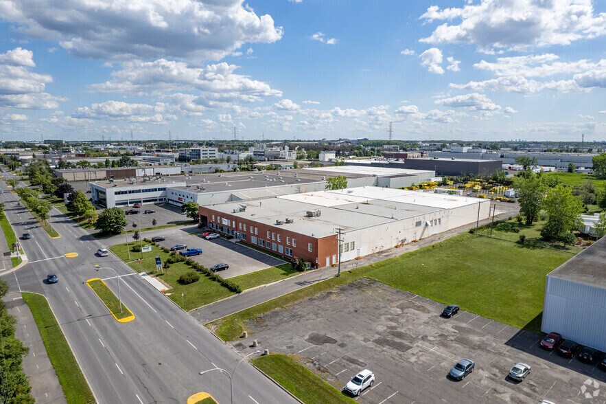 More Photos Of 160 Boul Industriel, Boucherville Manufacturing For Lease