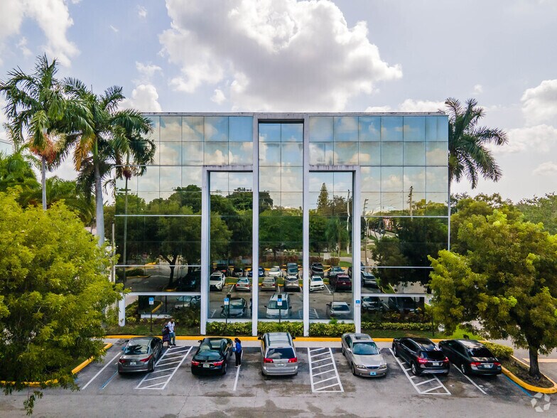 More Photos Of 16853-16855 NE 2nd Ave, North Miami Beach Office For Lease