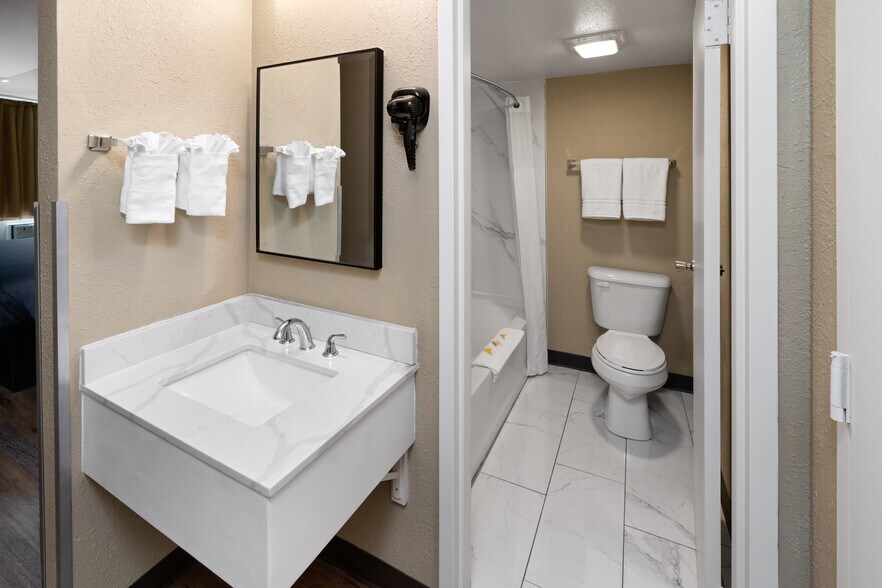 More Photos Of 4604 Rusina Rd, Colorado Springs Hotel For Sale