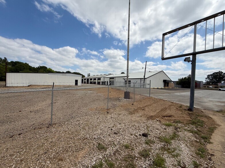 More Photos Of 914 S Southwest Loop 323, Tyler Industrial For Sale