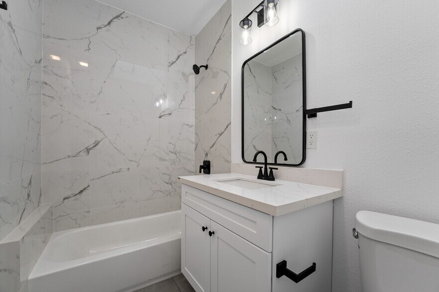 More Photos Of 1427 E 4th St, Long Beach Apartments For Sale