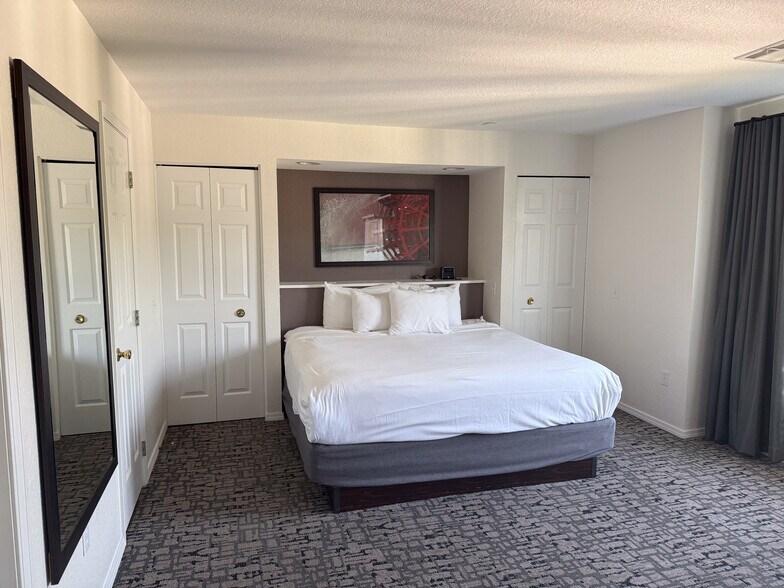 More Photos Of 3165 Falls Pky, Branson Hotel For Sale