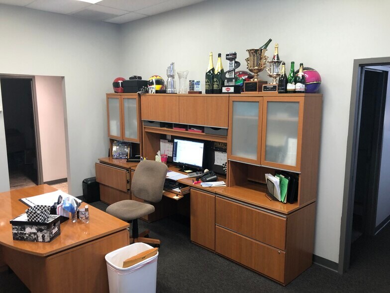 More Photos Of 114 Venture Dr, Pataskala Warehouse For Lease