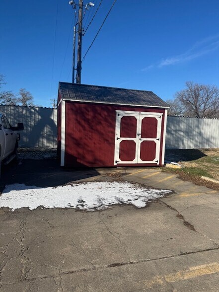 More Photos Of 1220 E Broadway St, Newton Apartments For Sale