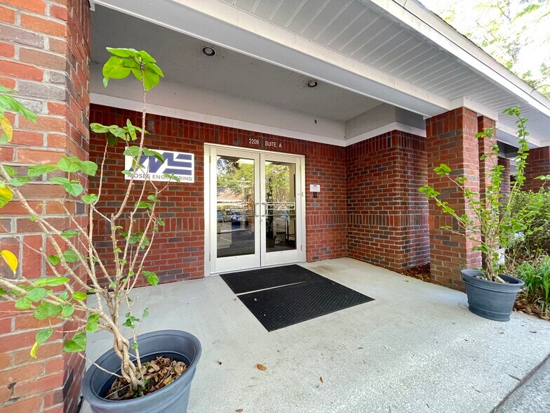 More Photos Of 2209 NW 40th Ter, Gainesville Office For Lease