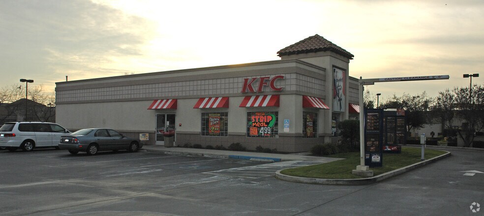 Primary Photo Of 5143 W Walnut Ave, Visalia Fast Food For Sale